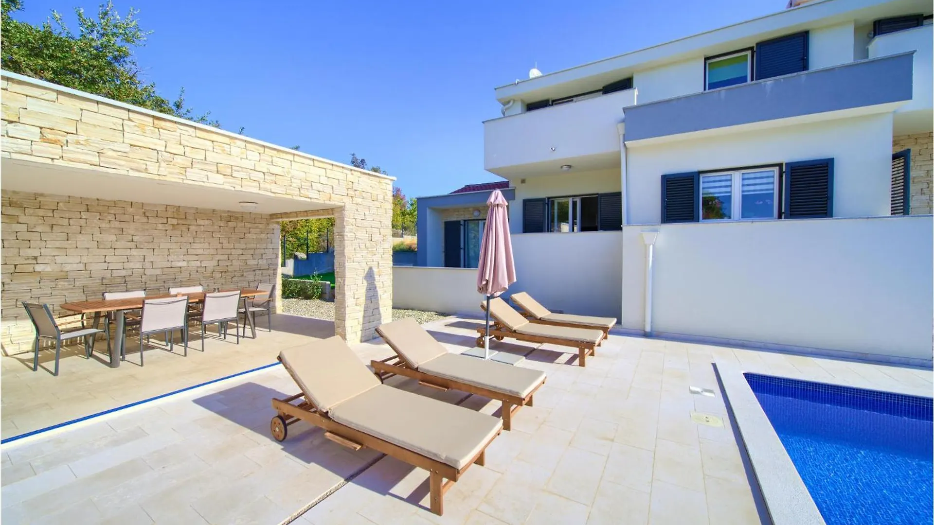 Nice Home In Risika With House A Panoramic View Vrbnik  Σπίτι διακοπών